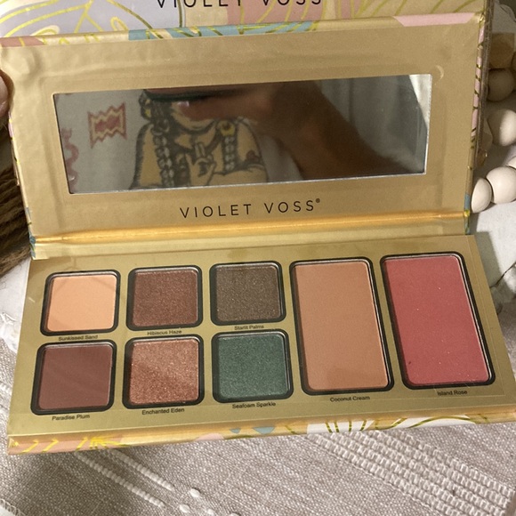 Eyeshadow palette - Picture 2 of 2